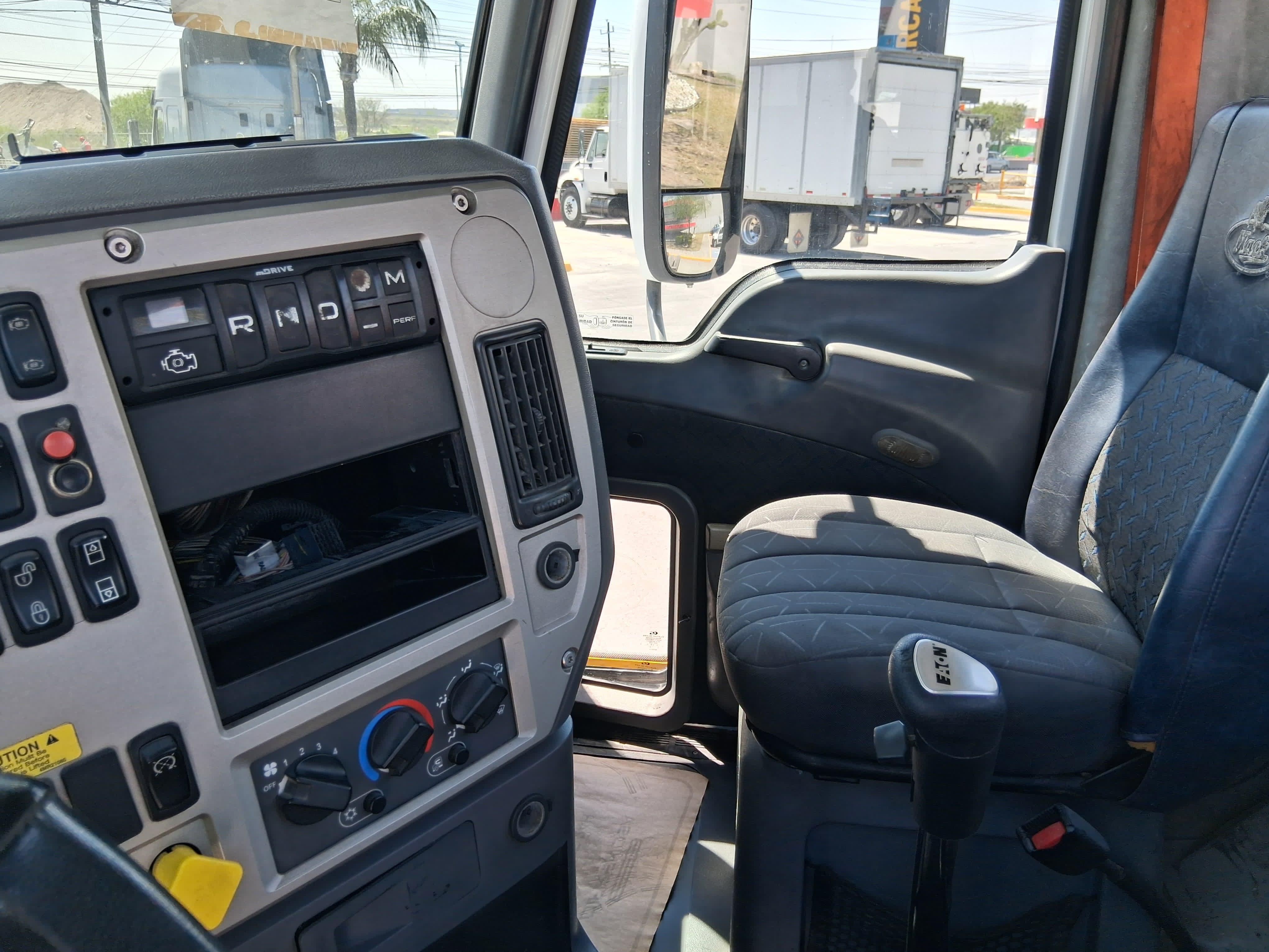 Mack CXU 613 Daycab